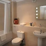 Hotel apartamentowy Fountain Court - Harris 4*