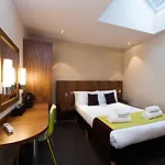 מלון The Place 4*