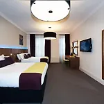 מלון The Place 4*