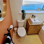 Newly Refurbished 3 Bed House With 2-sided Wood Burner And Garden In Feriehus Edinburgh