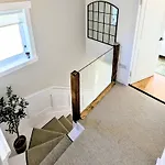 Feriehus Newly Refurbished 3 Bed House With 2-sided Wood Burner And Garden In Edinburgh