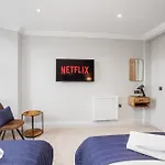 Prime Luxury 3 Bed דירה *