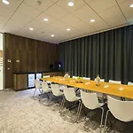 Courtyard By Marriott West Hotel