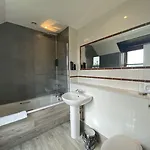 No6 West Coates 3*