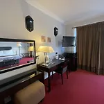 No6 West Coates 3* エディンバラ