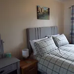 公寓 Ideal Location With Free On-site Private Parking