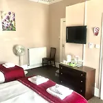 Dalry بيت ضيافة