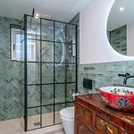 Casa de Férias Spacious 5-bed With Garden Parking - Pass The Keys Edimburgo