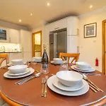 Family Friendly 3br Townhouse With 6 Beds And Parking Prázdninový dům Edinburgh