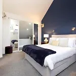 Chic 3-bedroom 2-storey House Near Centre With Free Parking Apartamento