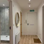 7 Min From Airport 2 Bedroom Lägenhet *