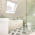 Luxury Family Flat In New Town