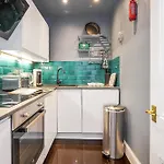 Modern - 2br Flat Near Easter Road Stadium * Edinburgh