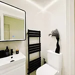 Διαμέρισμα 4 Bedroom Modern Spacious - Old Town *