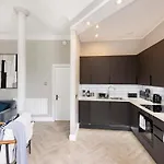1 Bed In The Heart Of Grassmarket With Castle Views