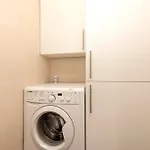 דירה Refined 2-bed Flat With Classic Charm