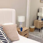 1 Bed In The Heart Of Grassmarket With Castle Views * Edimburgo