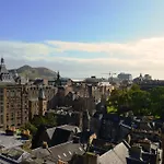 Royal Mile Elegance - Space & Luxury Edinburgh