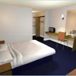 Travelodge Queen Street 3*