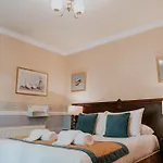 بيت ضيافة West End 4*