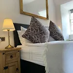 Royal Mile Balconies By The Castle Apart Otel 5*