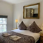 Royal Mile Balconies By The Castle Apart Otel 5*