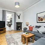 Апартаменты Beautiful, Traditional 2 Bedroom Main Door Flat