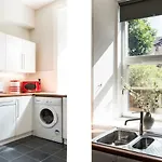 Beautiful, Traditional 2 Bedroom Main Door Flat Эдинбург