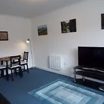 Ideal Location With Free On-site Private Parking * 爱丁堡