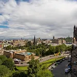 Amazing Penthouse, Stunning Views, Castle 2 Mins Apartment Edinburgh