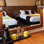 מלון The Place 4*