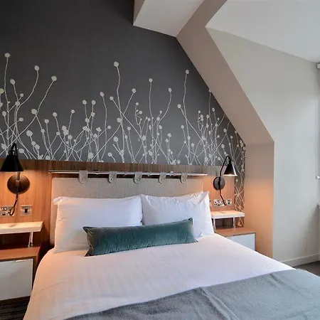 Heeton Concept Queen Street 4*