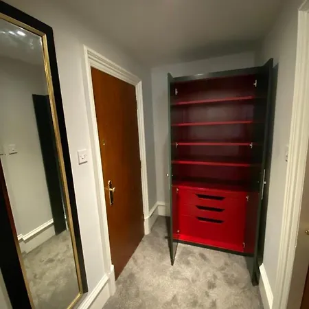 No6 West Coates فندق