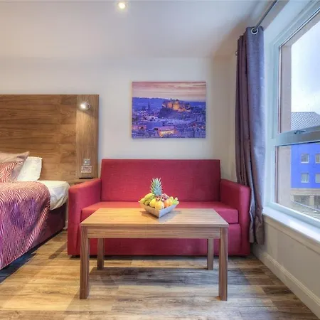 Holyrood 4*