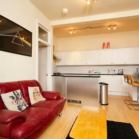 1 Bedroom Overlooking Park *