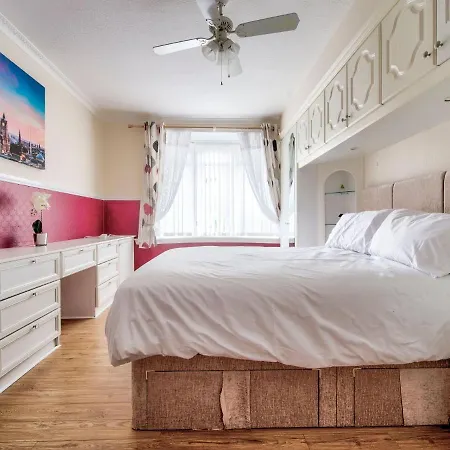 Casa vacanze Classy Holiday In With Private Garden