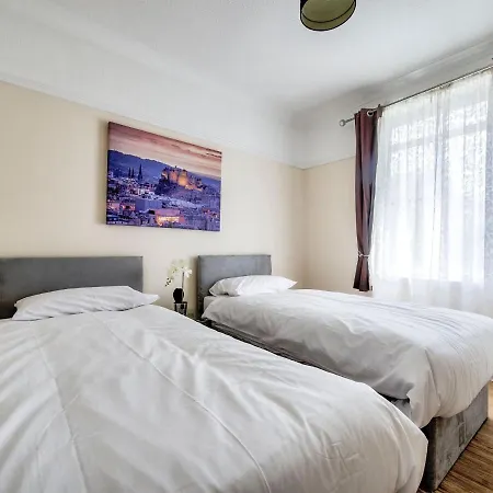Classy Holiday In With Private Garden Casa vacanze