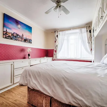 Classy Holiday In With Private Garden * Edimburgo