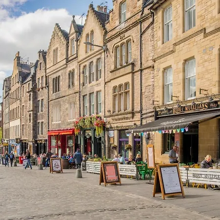 West Bow Just Off Royal Mile *