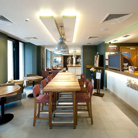 Premier Inn Edinburgh Princes Street