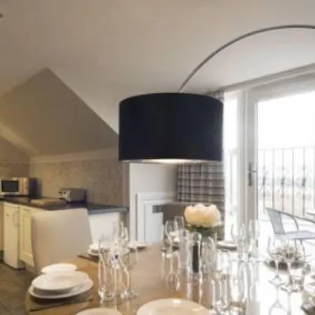 Fountain Court - Royal Garden 4*