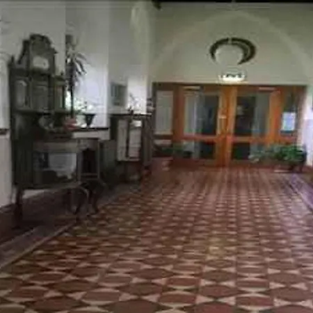 מלון Gillis Centre 3*