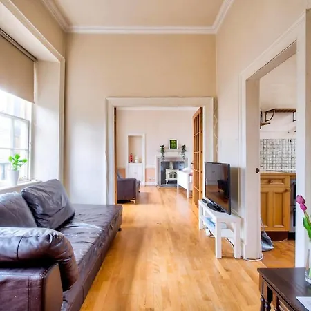 Guestready - Cosy 2br Top Floor Apt At World's End Edinburgh