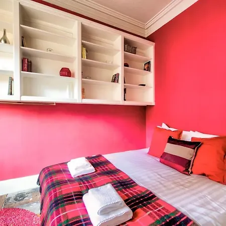 Guestready - 2br Next To The Castle - 4 Adults 1 Child * Edinburgh