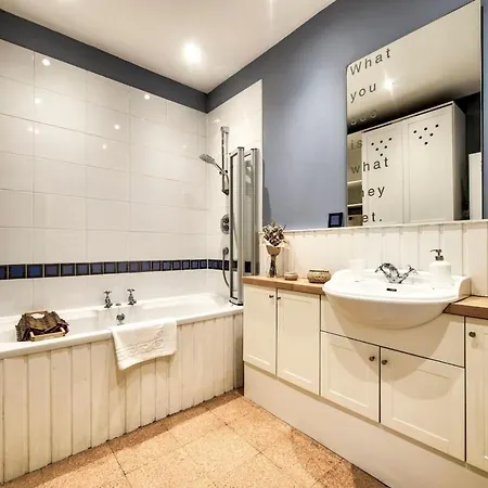 Guestready - 2br Next To The Castle - 4 Adults 1 Child *