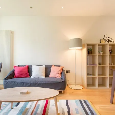 公寓 Quartermile Retreat With Parking *