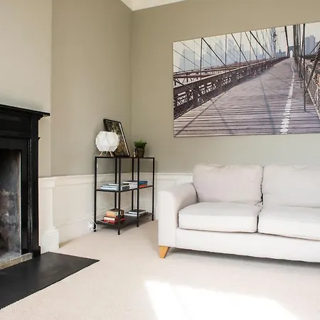 Joivy Bright & Spacious In Stockbridge Edynburg