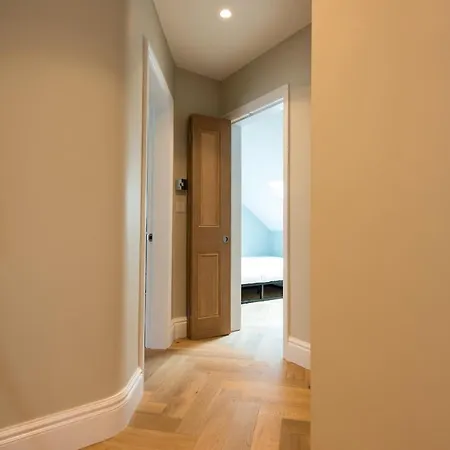 Centre, Newly Refurbished Stylish *