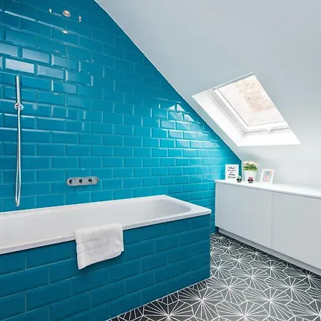 Centre, Newly Refurbished Stylish