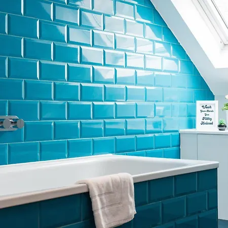 Centre, Newly Refurbished Stylish *